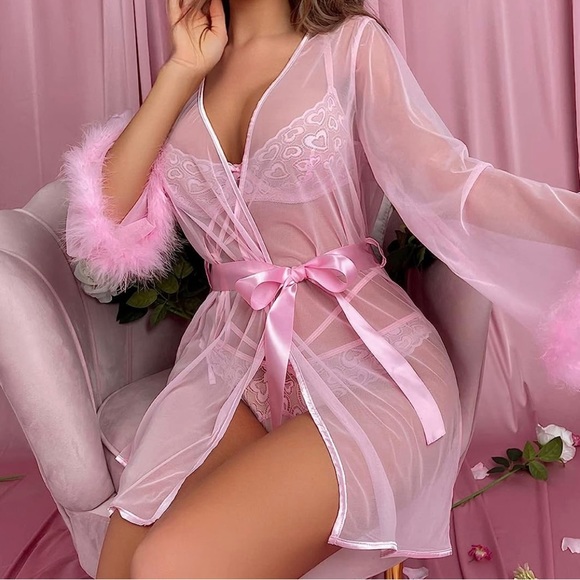 Robe - Picture 3 of 3